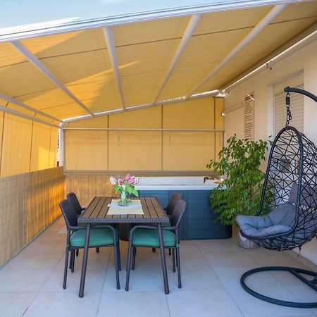 Apartment Paula With Private Jacuzzi And Parking- Near The Beach Zadar Eksteriør billede
