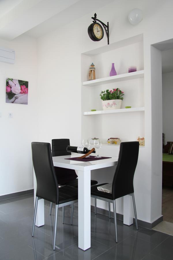 Apartment Paula With Private Jacuzzi And Parking- Near The Beach Zadar Eksteriør billede