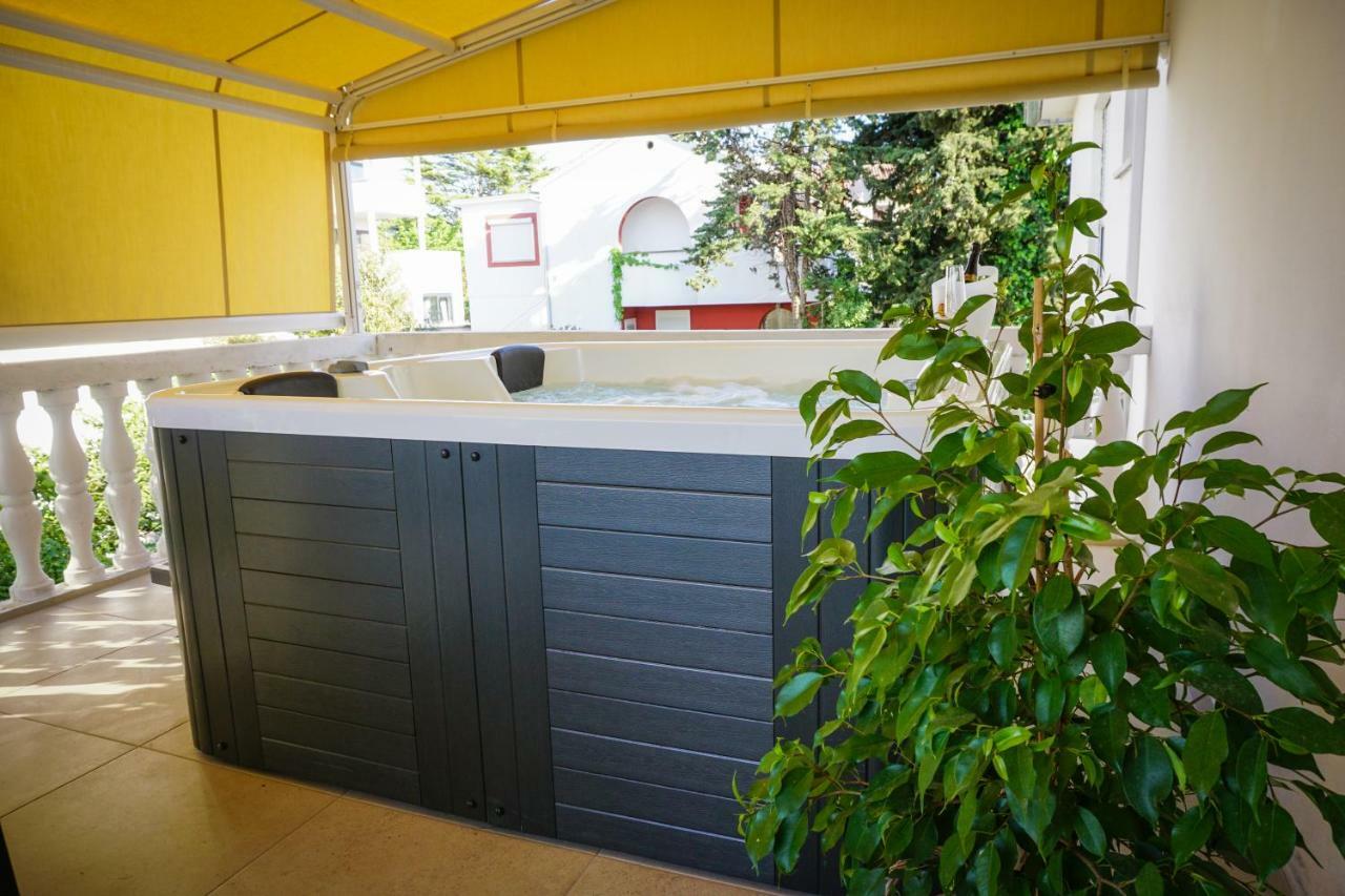 Apartment Paula With Private Jacuzzi And Parking- Near The Beach Zadar Eksteriør billede