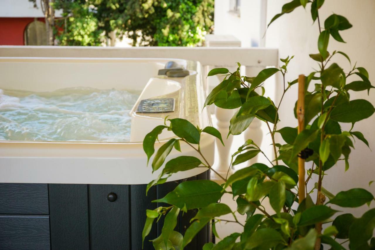 Apartment Paula With Private Jacuzzi And Parking- Near The Beach Zadar Eksteriør billede