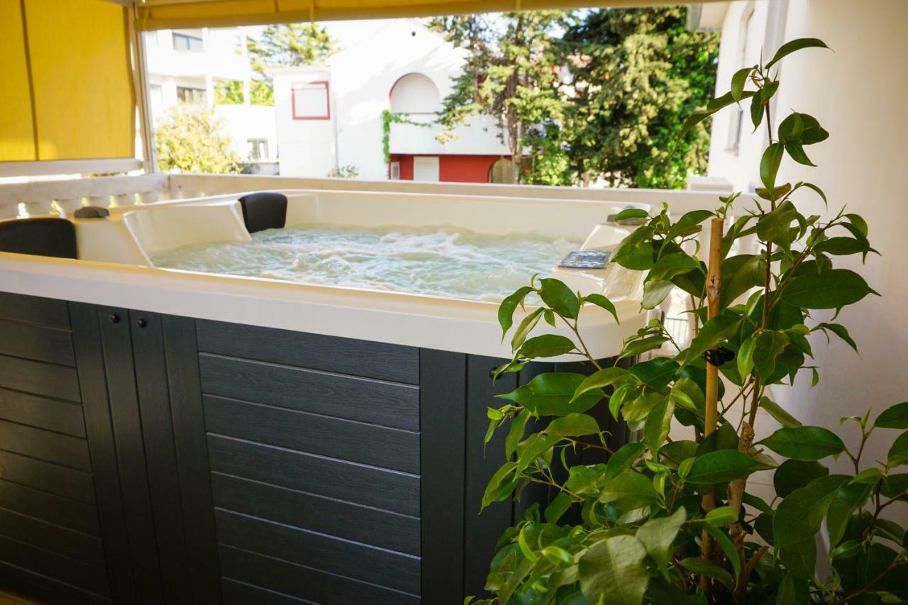Apartment Paula With Private Jacuzzi And Parking- Near The Beach Zadar Eksteriør billede