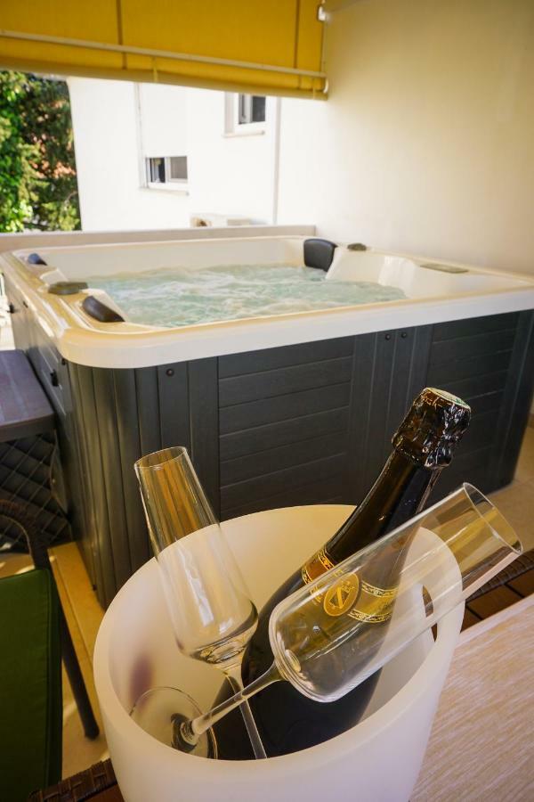 Apartment Paula With Private Jacuzzi And Parking- Near The Beach Zadar Eksteriør billede