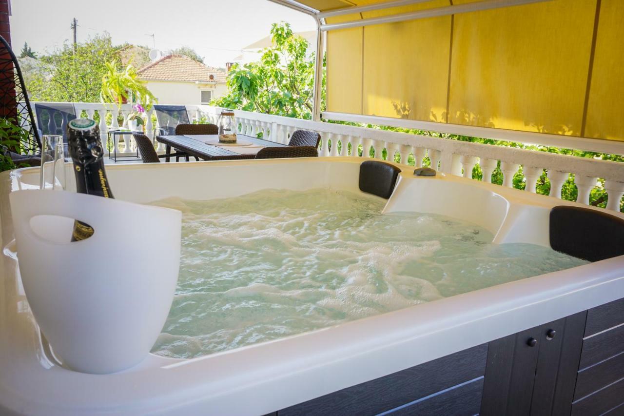 Apartment Paula With Private Jacuzzi And Parking- Near The Beach Zadar Eksteriør billede