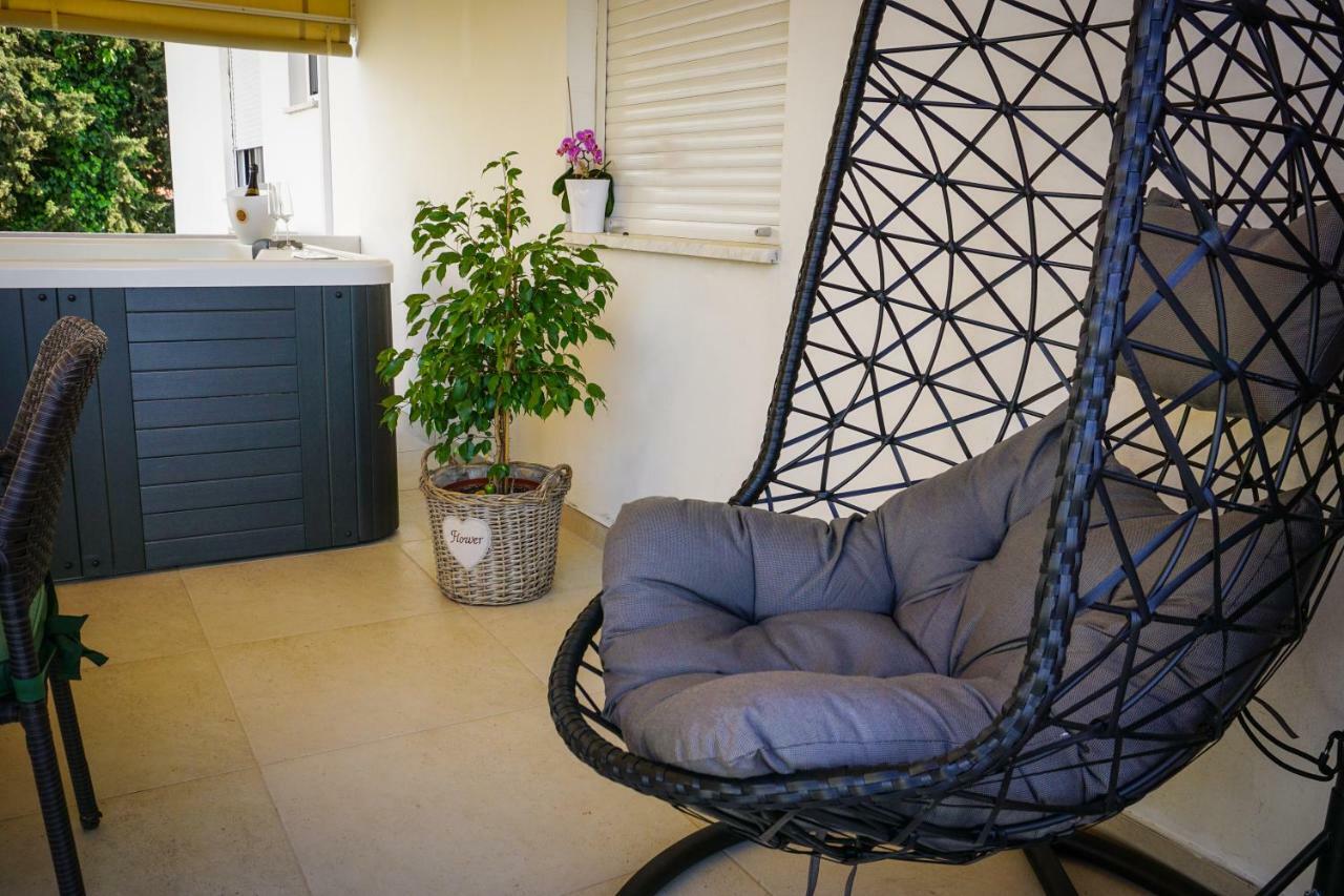 Apartment Paula With Private Jacuzzi And Parking- Near The Beach Zadar Eksteriør billede