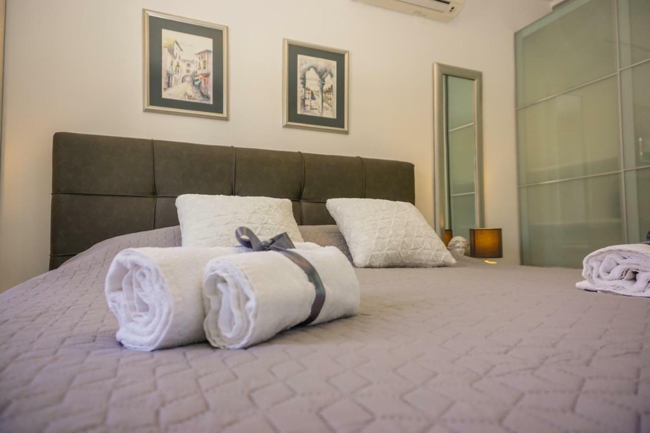 Apartment Paula With Private Jacuzzi And Parking- Near The Beach Zadar Eksteriør billede