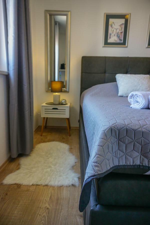 Apartment Paula With Private Jacuzzi And Parking- Near The Beach Zadar Eksteriør billede