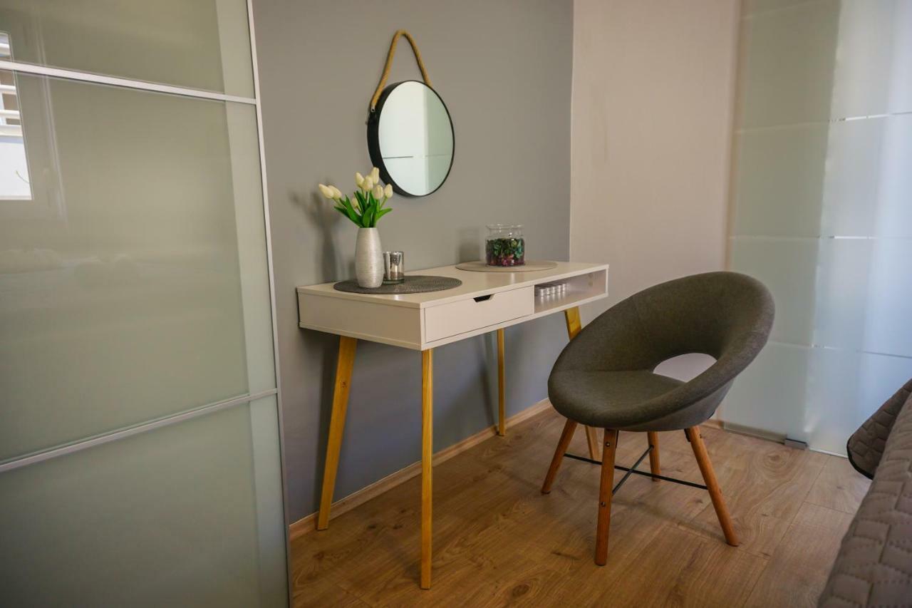 Apartment Paula With Private Jacuzzi And Parking- Near The Beach Zadar Eksteriør billede