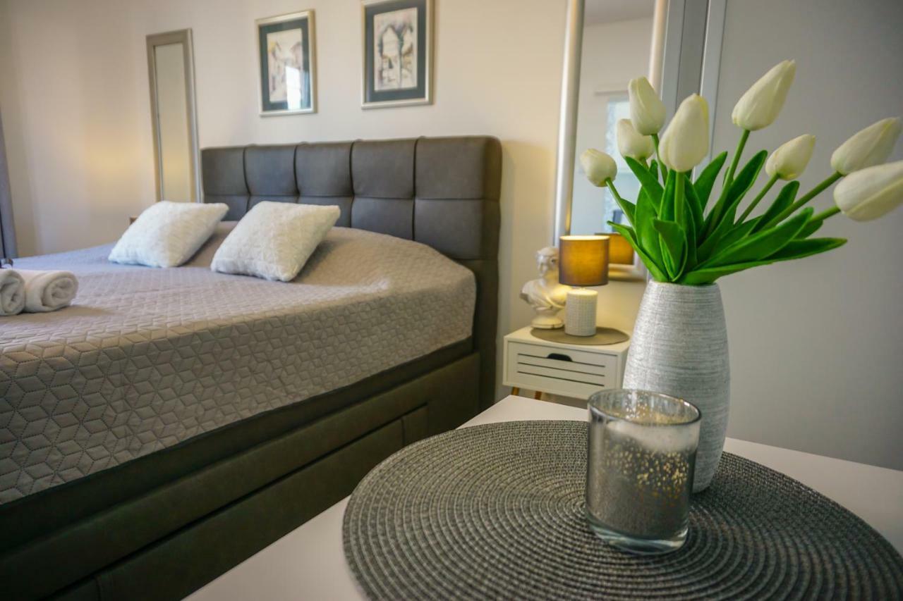 Apartment Paula With Private Jacuzzi And Parking- Near The Beach Zadar Eksteriør billede